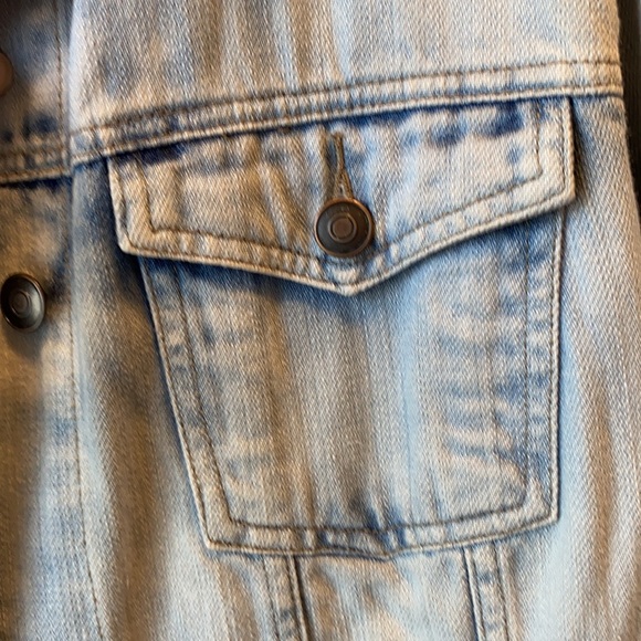 FOREVER 21 DENIM JEAN JACKET - Picture 3 of 7